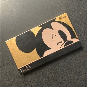COPY Dose of Coloes Mickey Palette + Highlighter
